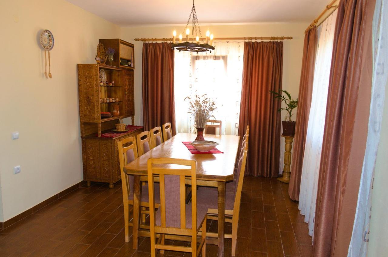Arnota Villa Costesti  Exteriör bild
